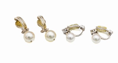 14 kt Gold Konvolut Diamant-Perl-Ohrclips, WG 750/000, best. aus: 1 Paar bes. mit je 2 Diamanten zus. ca. 0.32 ct Weiß/si, Zuchtperl-abhängungen ...