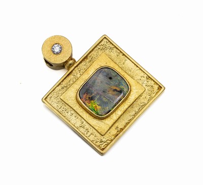 18 kt Gold Opal-Brillant-Anhänger, GG 750/000 und 900/000 strukt., mittig rechteckiger Boulderopal ca. 6.0 ct, mit grün-orangefarbenem Farbspiel, ...