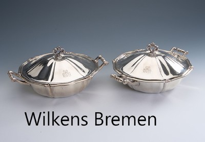 2 Deckelterrinen, 830er Silber, deutsch, 1950er Jahre, schlichte geschwungene Gestaltung, mit Akanthusblatt, D. ca. 23 cm, Deckel jeweils mit grav. ...