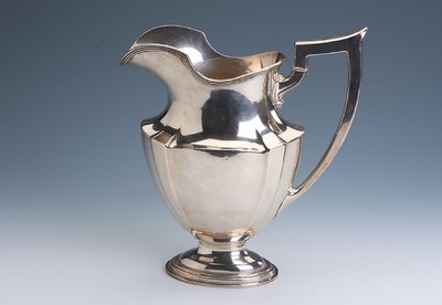 Wasserkrug, 925er Silber, Amerika, 1950er Jahre, bauchige Form mit angedeuteten Facetten, Bes.-Monogr., H. ca. 25 cm, ca. 775 g