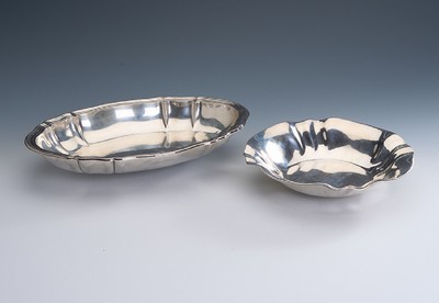 Konvolut 2 Anbietschalen, deutsch 800er Silber, 1950er Jahre, Barockstil, 1 x Hugo Böhm, D. ca. 21 cm; 1 x Lutz & Weiss, ca. 31 x21 cm, ca. 555 g