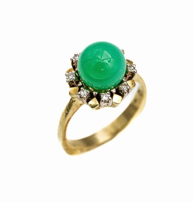 14 kt Gold Chrysopras-Ring, GG 585/000, mittig eine Chrysopraskugel, umgeben von kl. 8/8-Diamanten, RW 55, ca. 7.6 g
