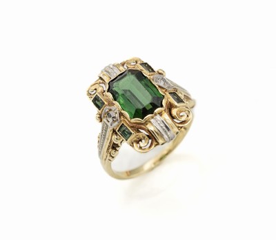 14 kt Gold Turmalin-Diamant-Ring, GG/WG 585/000, 1930er Jahre, 1 Turmalin im Emerald Cut (min. Ausbruch) und 4 Turmalin-baguettes zus. ca. 2.80 ct, ...
