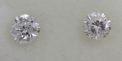 2 lose Diamanten zus. ca. 0.80 ct, (jew. ca. 0.40 ct), 1 x Altschliff-Diamant l.get.Weiß/p 1, 1 x Brillant l.get.Weiß/si