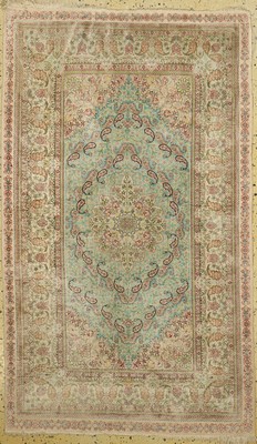 Hereke Seide, China, ca. 50 Jahre, reine Naturseide, ca. 155 x 93 cm, EHZ: 2, stellenweise verblasst