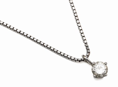 18 kt Gold Brillant-Anhänger, WG 750/000, an Kette WG 585/000, Brillant ca. 1.0 ct Weiß/p, total ca. 6.8 g, L. ca. 41 cm, Federringschließe, ...