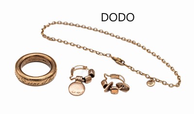 9 kt Gold DODO-Schmuckset, RG 375/000, best. aus: Ring, RW 53, Armband L. ca. 21 cm, Paar Ohrcreolen mit Einhängern, orig. Kartonage, ca. 20.2 g