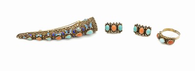 Schmuckset, China 1960er Jahre, Silber vergoldet, Filigranarbeit mit Korallen und Türkisen, z.T. blau emailliert, best. aus: Ring RW 60 Schiene ...