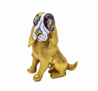 18 kt Gold Brosche "Cocker Spaniel", GG 750/000, Kopf weiß und braun emaill., ital. Atelierarbeit, L. ca. 3 cm, ca. 9.3 g