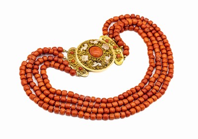 Korallencollier mit 14 kt Gold Prunkschließe, GG 585/000, 4-rhg., Korallentrommeln, D. ca. 7 mm, gr. runde Schmuckschließe, durchbrochen ...