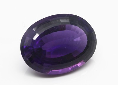 Loser facett. Amethyst, 49.00 ct, oval Treppenschliff