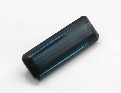 Loser Indigolith-Baguette, 12.77 ct, ca. 25 x 8 x 5 mm, min. besch.