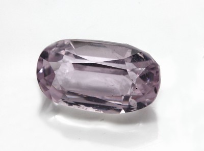 Loser facett. Kunzit 10.50 ct, oval im Treppenschliff