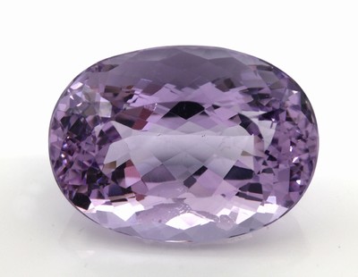 Loser ovalfacett. Amethyst, 48.66 ct, im Schachbrettschliff, 27.6 x 20.3 x 15.4 mm