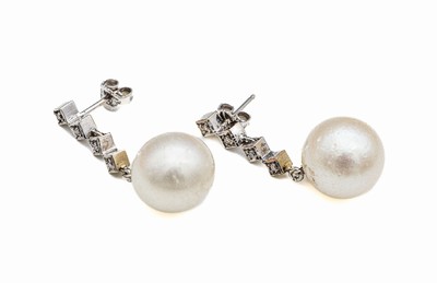 Paar 14 kt Gold Südseezuchtperlen-Diamant Ohrstecker, WG 585/000, 8 in WG gefasste Diamanten zus. ca. 0.10 ct Weiß/si-p1, weiße Perlabhängungen, ...