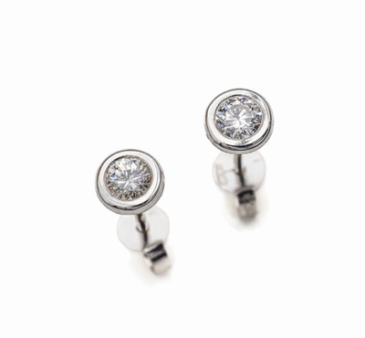 Paar 18 kt Gold Brillant-Ohrstecker, WG 750/000, 2 Brillanten zus. ca. 0.70 ct Weiß/ vvs-vs
