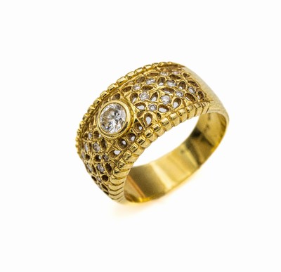 18 kt Gold Brillant-Ring, GG 750/000, mittiger Brillant ca. 0.35 ct, seitl. flank. Brillanten zus. ca. 0.25 ct, total 0.55 ct Weiß/si, RW 55, ca. ...