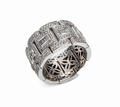 18 kt Gold Diamant-Ring, WG 750/000, Brillanten und Diamantbaguettes zus. ca. 4.00 ct feines Weiß-Weiß/vs-si, RW 64, ca. 19.6 g