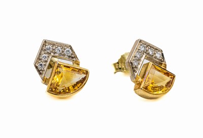 Paar 14 kt Gold Citrin-Brillant-Ohrstecker, GG/WG 585/000, in WG gefasste Brillanten zus. ca. 0.30 ct Weiß/vs, facett. Citrintriangeln, ca. 5.4 g