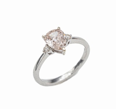 18 kt Gold Diamant Ring, WG 750/000, Diamanttropfen ca. 1.07 ct Rosa/p, seitl. 2 Diamanten zus. ca. 0.10 ct Weiß/vs, RW 54, ca.3 g