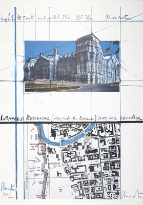 Christo, 1930-2020, Offsetdruck auf dünnem Hochglanz-Karton, "Verhüllter Reichstag", unten links von Christo mit blauem Wachsstift ...