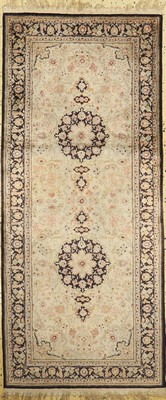 China Seide, ca. 40 Jahre, Seide auf Baumwolle, ca. 182 x 79 cm, EHZ: 2