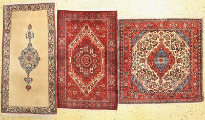 3 Persische Brücken, Rudbar, ca. 106 x 106 cm, Gholtogh, ca. 124 x 77 cm, Keschan, ca. 142 x 72 cm, EHZ: 2