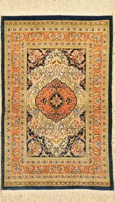 Hereke Seide fein, signiert, Türkei, ca. 50Jahre, reine Naturseide, ca. 75 x 47 cm, ca. 1,0 Mio. Kn/qm, EHZ: 1(gebraucht).