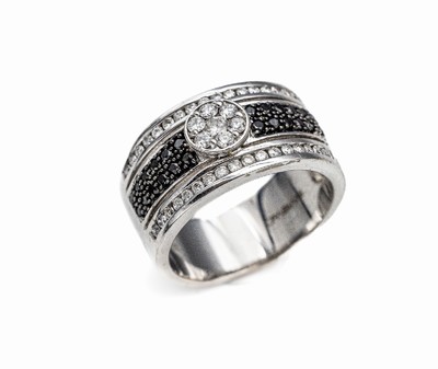 14 kt Gold Diamant-Ring, WG 585/000, 24 schwarze Diamanten (beh.) und 42 Brillanten Weiß/si total ca. 0.60 ct, RW 57, ca. 8.7 g