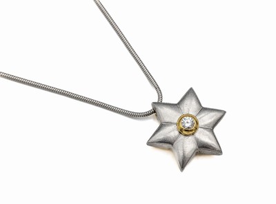 18 kt Gold und Platin Brillant-Anhänger "Stern", GG 750/000 und Platin, Brillant ca. 0.12 ct Weiß/si, an Schlangenkette L. ca. 42 cm, ...