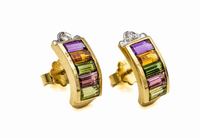Paar 18 kt Gold Farbstein-Brillant- Ohrstecker, GG 750/000, 2 in WG gefasste Brillanten zus. ca. 0.08 ct, u.a. rechteckig facett. Farbsteine u.a. ...