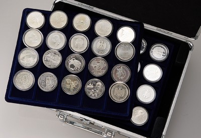 36 10 Mark Münzen und 79 10 Euro-Münzen, aus Sammlungsauflösung, 1972 bis 1999 bwz. 2002 bis 2005, reichhaltig