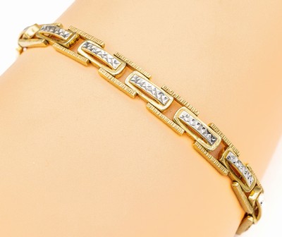 14 kt Gold Armband, ca. 17.3 g, GG/WG 585/ 000, Glieder bewegl. gearbeitet, z.T. strukt. und diamant., L. ca. 18.5 cm, Kastenschloß ...