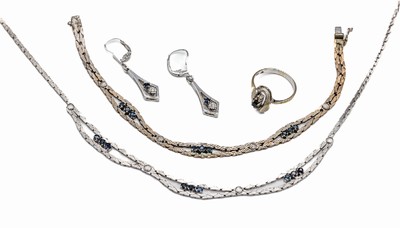 Konvolut 14 und 8 kt Gold mit Saphiren, WG 585/000 und 333/000, best. aus: 1 Ring, RW 54,2 kl. 8/8-Diamanten und 1 kl. rundfacett. Saphir, 1 Paar ...