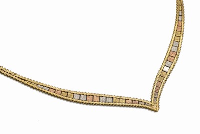 8 kt Gold Collier, GG/WG/RG 333/000, Mittelteil mit tricoloren Plättchen, L. ca. 43cm, total ca. 15.1 g