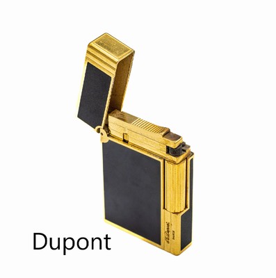 DUPONT Feuerzeug, Frankreich/Paris, Metall vergoldet, schwarzer Chinalack, Gebr.-Spuren, mit orig. Box und Papieren