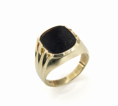 14 kt Gold Onyx Herrenring, GG 585/000, Onyxplatte frei, Ringschultern gerillt, RW 66,ca. 11.3 g