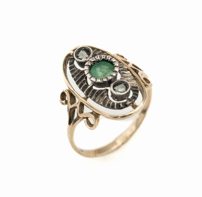 Art-Deco Diamant-Smaragd-Ring, GG 585/000 und Silber, deutsch um 1920, mittig mit rund- facett. Smaragd, 2 Diamantrosen, strahlenf. unterlegt, RW ...
