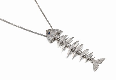 925er Silber Anhänger "Fisch" mit Straßbesatz, Kopf und Gräten bes. mit farblosem und blauem facett. Straß, an Kette, L. ca. 44 cm, ...