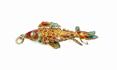 Anhänger Fisch, Silber gepr., verg., Schleierschwanz in sich bewegl., Kopf, Flosse und Körper rot und hellblau emaill., L. ca. 5 cm, min. Tragesp.