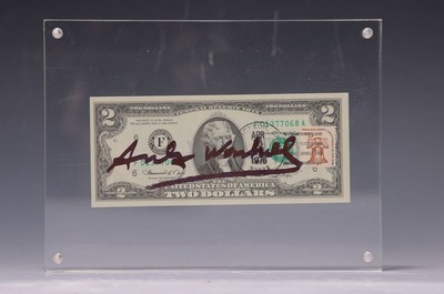Andy Warhol, 1928-1987, 2 Dollar Bill, 1976,mit schwarzem Filzstift handsigniert und mit us-amerikanischer Briefmarke (13ct) und Poststempel ...