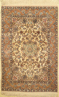 Esfahan fein(Seidengrund), Persien, ca. 60 Jahre, Seide mit Wolle, ca. 163 x 110 cm, ca. 1 Mio Kn/qm, EHZ: 1-2