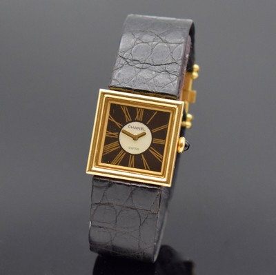 CHANEL Mademoiselle Damenarmbanduhr in GG 750/000, Schweiz/Frankreich um 1990, quarz, 2-teil. Gehäuse, Boden aufgedr., schwarzes Zifferbl. im ...