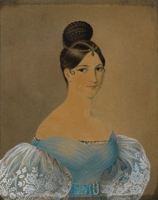 Zwei Biedermeierminiaturen, um 1820/30, a. junge Frau im schwarzem Kleid vor einem blauen Wolkenhimmel, oval, Gouachemalerei auf Papier, H. 6.5 cm, ...
