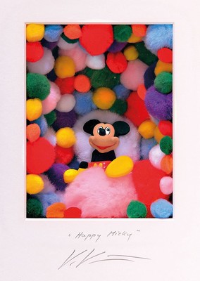 Volker Kühn, geb. 1948, Objektkasten mit 3 D-Objekt, "Happy Mickey", betitelt und handsigniert, ca. 28.5 x 25 cm Gesamt, Ausschnitt: 13.5 ...