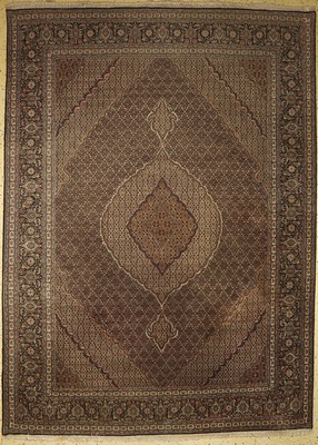 Täbriz alt(40 Raj), Persien, ca. 40 Jahre, Wolle mit Seide auf Baumwolle, ca. 344 x 250 cm, EHZ: 2(kleine restaurierte Stelle)