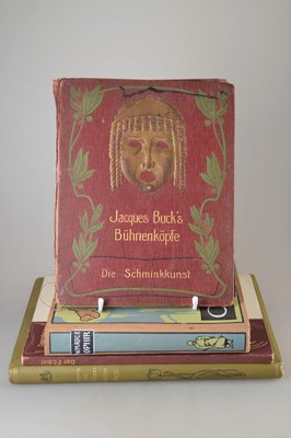 Konvolut Bücher in exemplarischer Gestaltung des Jugendstils, 4 Werke, Hugo Söderström: Die Bürgermeisterwahl, Melle, Haar 1898, 224 S., mit dem ...