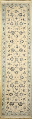 Nain fein(9 La), Persien, ca. 40 Jahre, Korkwolle mit Seide, ca. 297 x 82 cm, EHZ: 1-2