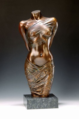 Willi Kissmer, geb. 1951, Halbakt mit 2 Tüchern, Bronze-Skulptur, sign., num. 65/99, H. ca. 54 cm