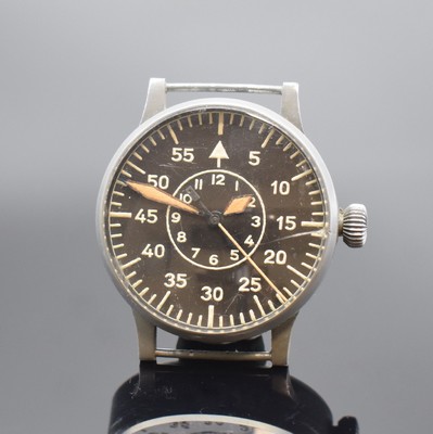 LACO große Fliegeruhr FL 23883, Deutschland um 1940, Handaufzug, grau lack. gedr. Geh., orig. Krone und Glas, schwarzes Zifferbl., Leuchtindizes und ...